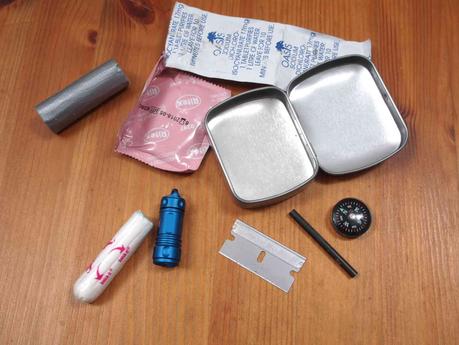 Survival-Kit in a Tin-Box P3283648