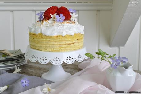 Crêpe Torte mit Baiserhaube / Crêpe Cake with Meringue Crêpe Torte mit Baiserhaube / Crêpe Cake with Meringue