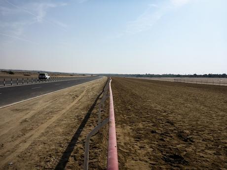 Abu-Dhabi-Camel-Race-Track-01