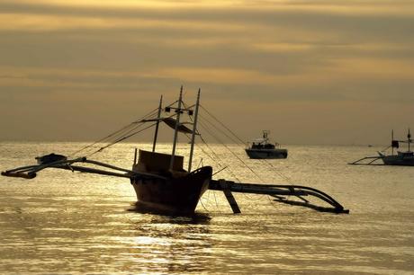 sunset-beach-boat-philippinen-blog