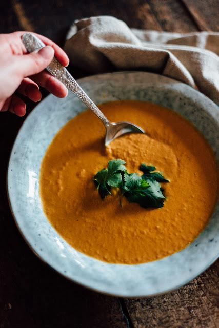 Rezept: Vegane und scharfe Möhren-Erdnuss Suppe