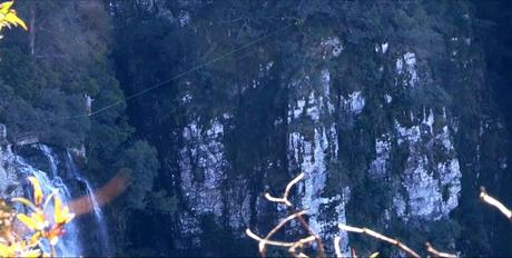 Freiwillige vor! 100 Meter über einen Wasserfall in Australien balancieren