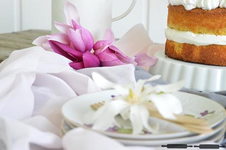 Zitronentorte mit Mandeln und Baiserhaube / Lemon Cake with Almonds and Meringue Zitronentorte mit Mandeln und Baiserhaube / Lemon Cake with Almonds and Meringue