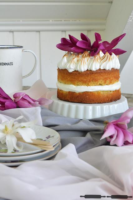 Zitronentorte mit Mandeln und Baiserhaube / Lemon Cake with Almonds and Meringue Zitronentorte mit Mandeln und Baiserhaube / Lemon Cake with Almonds and Meringue