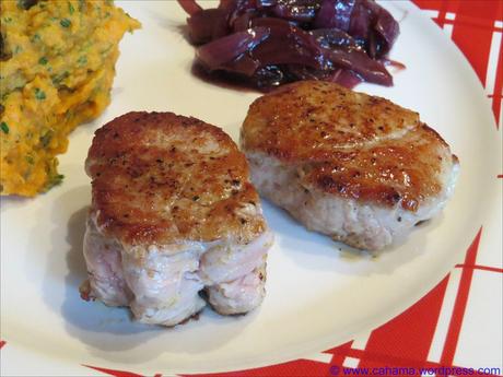 Schweinemedaillons vom Iberischen Schwein mit Rotwein-Balsamico-Zwiebeln comp_CR_IMG_8928_Schweinelendensteak_Porco_Iberico