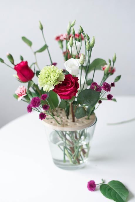 DIY Blumensieb - Oder wie man Schnittblumen in großen Vasen arrangiert