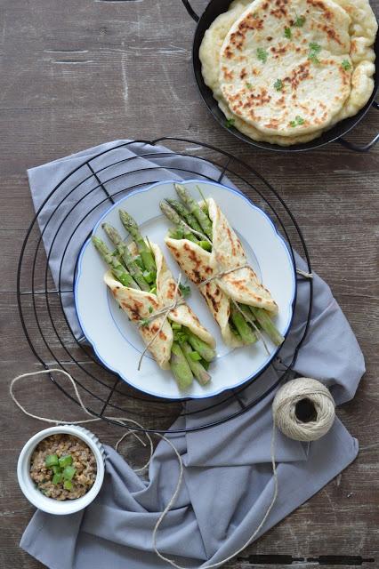 Naan mit Spargel- Linsenfüllung / Naan Bread with Asparagus