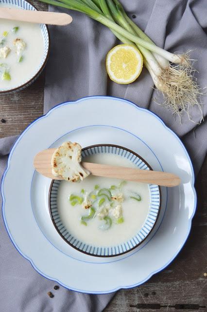 Blumenkohl Zitronen Suppe mit Blumenkohlchips / Cauliflower Lemon Soup Blumenkohl Zitronen Suppe mit Blumenkohlchips / Cauliflower Lemon Soup