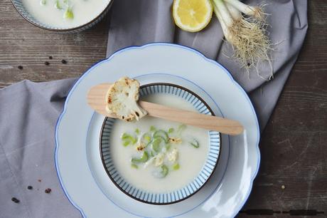 Blumenkohl Zitronen Suppe mit Blumenkohlchips / Cauliflower Lemon Soup Blumenkohl Zitronen Suppe mit Blumenkohlchips / Cauliflower Lemon Soup