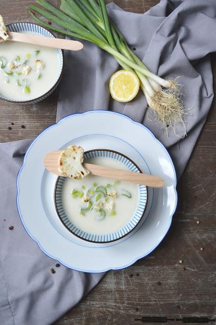 Blumenkohl Zitronen Suppe mit Blumenkohlchips / Cauliflower Lemon Soup Blumenkohl Zitronen Suppe mit Blumenkohlchips / Cauliflower Lemon Soup