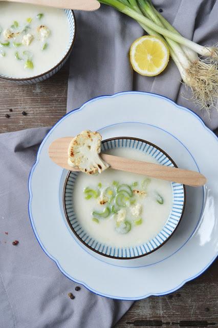 Blumenkohl Zitronen Suppe mit Blumenkohlchips / Cauliflower Lemon Soup Blumenkohl Zitronen Suppe mit Blumenkohlchips / Cauliflower Lemon Soup