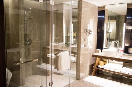 master-bathroom-grand-hyatt-taipei-suite-room-tour