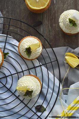 Zucchini Zitronen Cupcakes / Zucchini Lemon Cupcakes Zucchini Zitronen Cupcakes / Zucchini Lemon Cupcakes