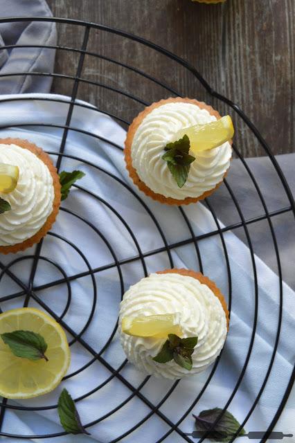 Zucchini Zitronen Cupcakes / Zucchini Lemon Cupcakes Zucchini Zitronen Cupcakes / Zucchini Lemon Cupcakes