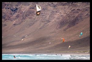 EISWUERFELIMSCHUH - Surfgeschichten Lanzarote Famara Surfen Kite I (9)