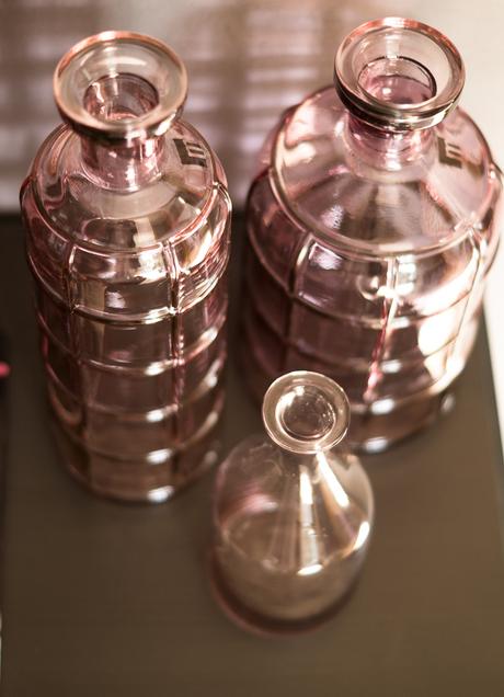 Blog + Fotografie by it's me! | fim.works | Shelfie Mai | rosafarbene Vasen im Sonnenlicht Blog + Fotografie by it's me! | fim.works | Shelfie Mai | rosafarbene Vasen im Sonnenlicht