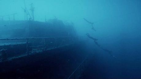 Irre! Freediver erkunden Schiffswrack im Mittelmeer