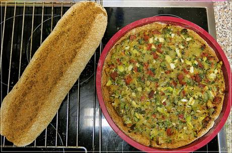 ein Brot und ein zwiebeliges-Brot-Dings IMG_0010