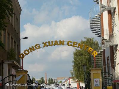 Dong Xuan Center - bevor Brand
