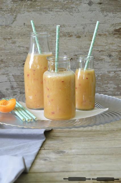 Marillen Smoothie / Smoothie with Apricots and Nectarines