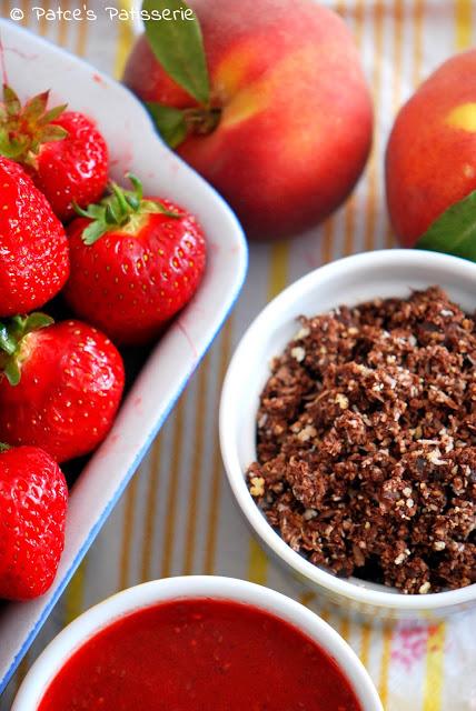 Rohköstlich, vegan und blitzschnell gemacht: Schoko Rawnola & Chia-Erdbeer-Konfitüre