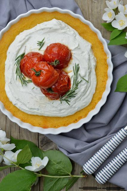Pikante Polenta Tomaten Tarte / Spicy Polenta Tomato Tart Pikante Polenta Tomaten Tarte / Spicy Polenta Tomato Tart