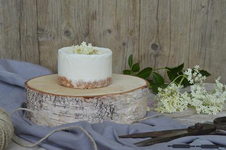 semi-frozen Holunder Törtchen / semi-frozen Elderflower Cake semi-frozen Holunder Törtchen / semi-frozen Elderflower Cake