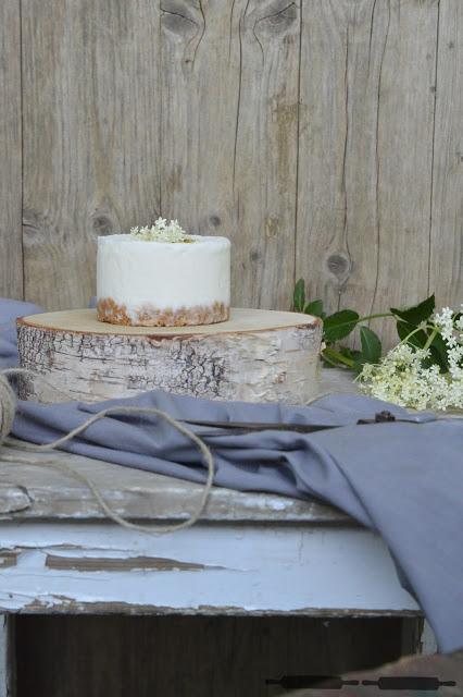 semi-frozen Holunder Törtchen / semi-frozen Elderflower Cake semi-frozen Holunder Törtchen / semi-frozen Elderflower Cake