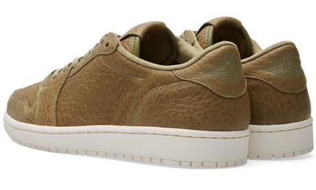 Swooshless (pics: endclothing.com)