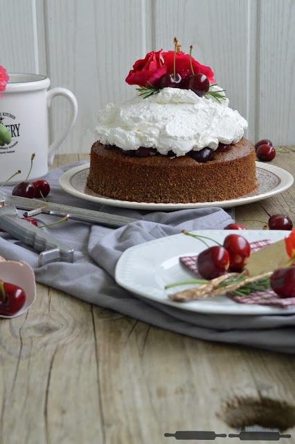 Rosen Mohn Torte mit versteckten Kirschen / Poppy Seed Cake with Cherries Rosen Mohn Torte mit versteckten Kirschen / Poppy Seed Cake with Cherries