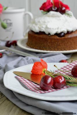 Rosen Mohn Torte mit versteckten Kirschen / Poppy Seed Cake with Cherries Rosen Mohn Torte mit versteckten Kirschen / Poppy Seed Cake with Cherries