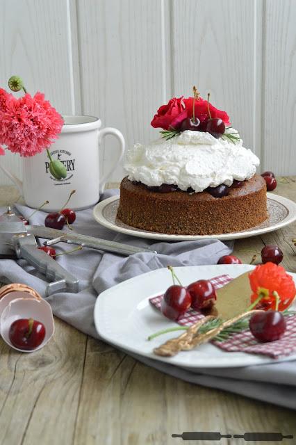 Rosen Mohn Torte mit versteckten Kirschen / Poppy Seed Cake with Cherries Rosen Mohn Torte mit versteckten Kirschen / Poppy Seed Cake with Cherries