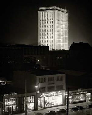 Karl Hugo Schmölz — Das Gerling-Quartier 1938 bis 1958 (Foto: Gerling-Hochhaus bei Nacht, 1953, © Archiv Wim Cox)
