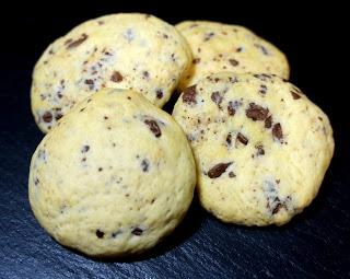 Cookies mit Schokolade (ca.24P) Cookies mit Schokolade (ca.24P)