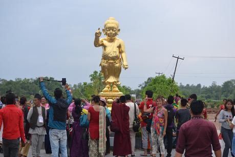 lumbini nepal bericht statue