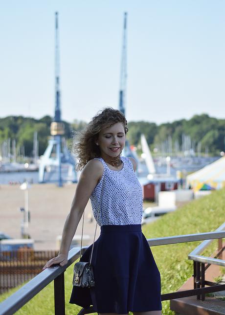 Outfit: Maritime with Flared Skirt and Heart patterned Top in Rostock Outfit: Maritime with Flared Skirt and Heart patterned Top in Rostock
