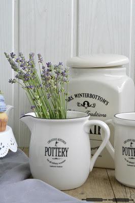 Kleine Lavendel Zitronen Cupcakes / Lavender Lemon Cupcakes Kleine Lavendel Zitronen Cupcakes / Lavender Lemon Cupcakes
