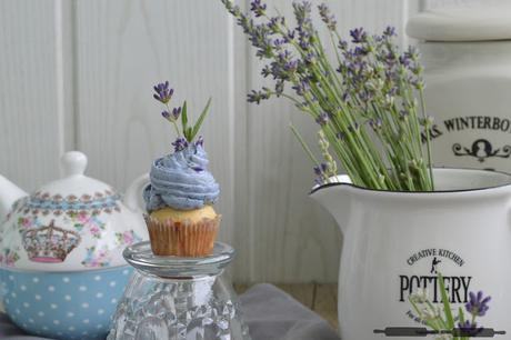 Kleine Lavendel Zitronen Cupcakes / Lavender Lemon Cupcakes Kleine Lavendel Zitronen Cupcakes / Lavender Lemon Cupcakes