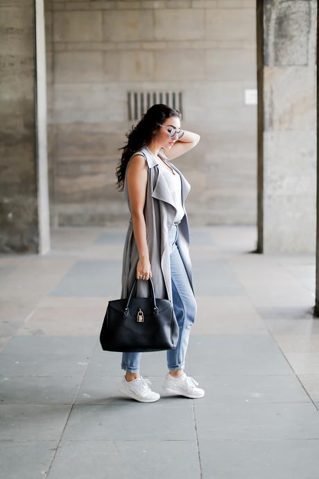 Sleeveless Duster Coat Oasis Mom Jeans Quay Marble Sunglasses Topshop Outfit Weste Inpiration ärmellos trenchcoat samieze blogger how to style