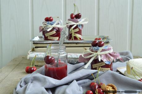 klassisch hausgemachte Kirschmarmelade mit Rosmarinnadeln / homemade Cherry Rosemary Jam