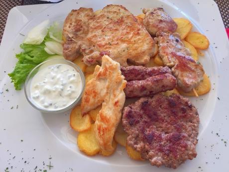 23_Abendessen-Grillteller-Restaurant-Amfora-Rovinj-Istrien-Kroatien