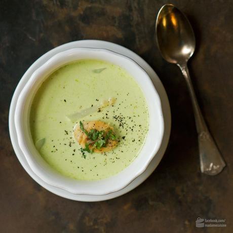 Spargel-Kräuter-Suppe mit Jakobsmuscheln | Madame Cuisine Rezept