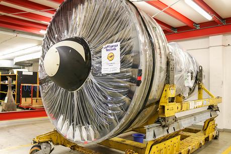 Von Flugangst, dem Besuch in der Austrian Airlines Werft & Dinner in einer Boing 777 Von Flugangst, dem Besuch in der Austrian Airlines Werft & Dinner in einer Boing 777