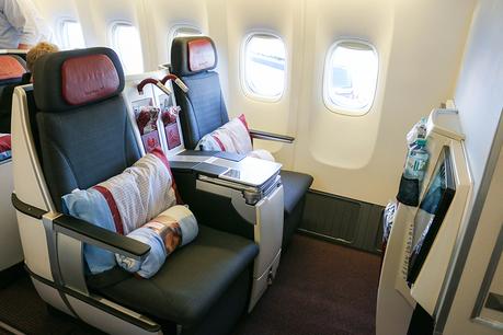 Von Flugangst, dem Besuch in der Austrian Airlines Werft & Dinner in einer Boing 777 Von Flugangst, dem Besuch in der Austrian Airlines Werft & Dinner in einer Boing 777