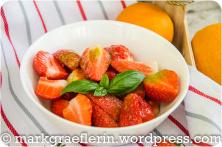 Erdbeeren mit Orangen-Basilikum-Soße