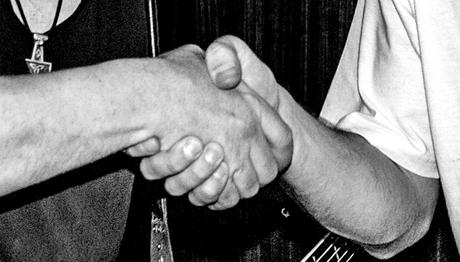 Kuriose Feiertage - 30. Juni - Tag des Handschlags – der amerikanische National Handshake Day 2016 (c) 2016 Sven Giese-1