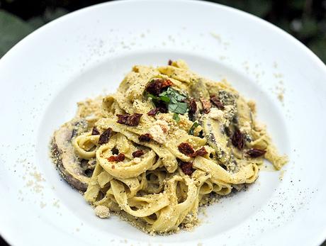 Vegan Zucchini Crema zu Pasta | Schwatz Katz
