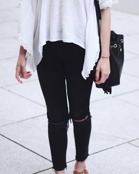 RIPPED JEANS & LACE TUNIC