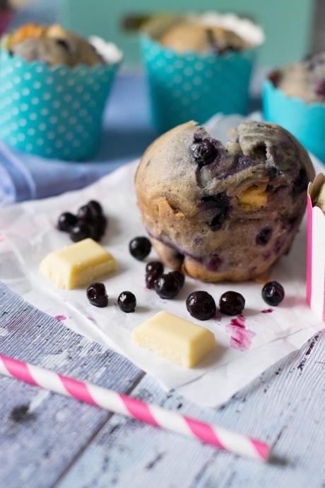 Blaubeer Muffins mit weißer Schokolade blaubeer muffins