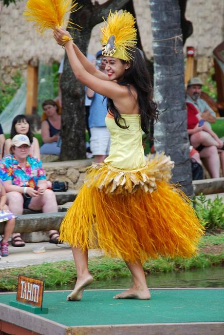21_Polynesian-Cultural-Center-Tahiti-Taenzerin-Oahu-Hawaii